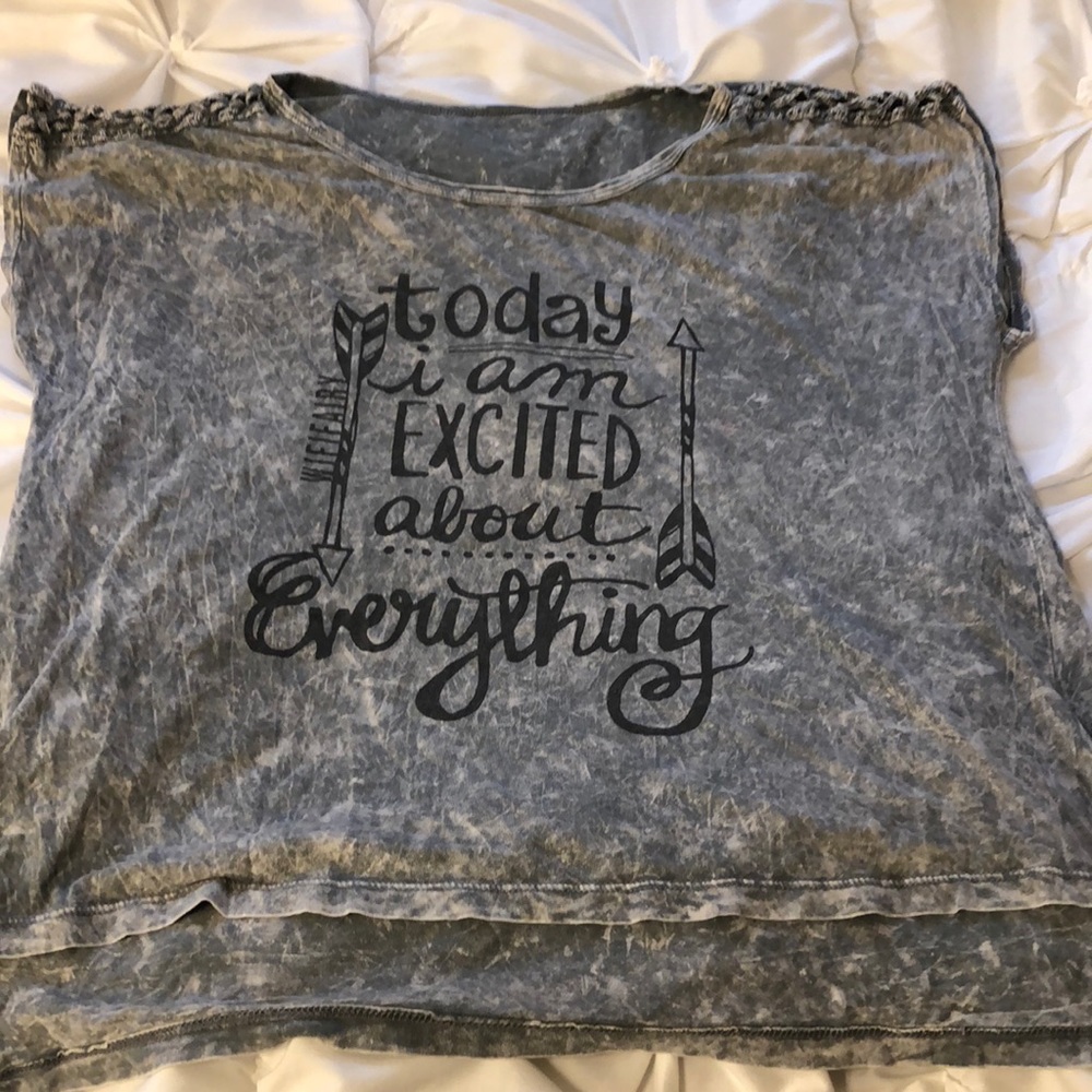 Super cute short sleeve shirt